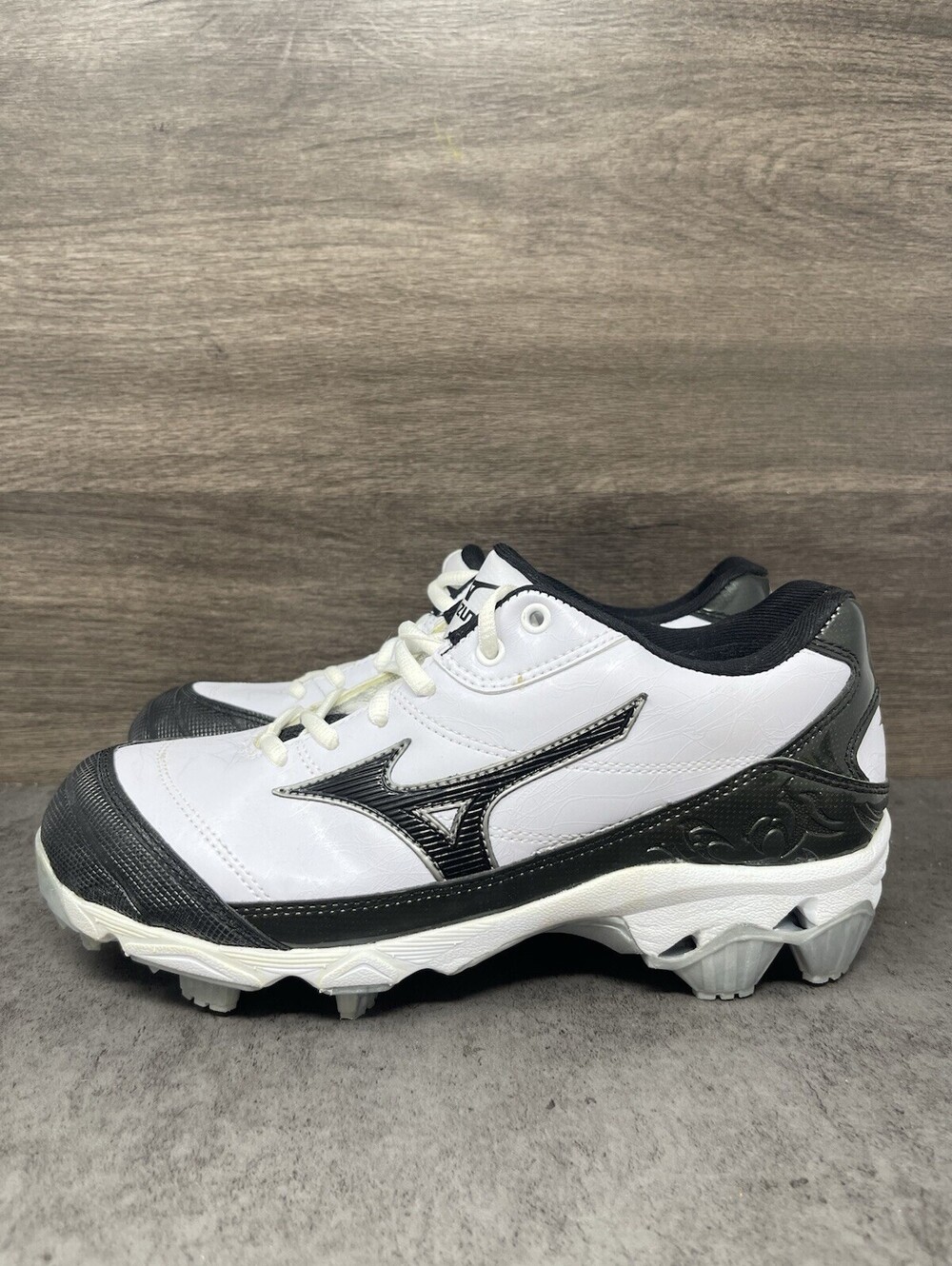 Mizuno 9 Spike Finch 5 Softball Cleats Womens Size 8.5 White Black